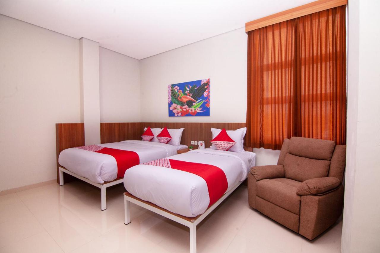 Oyo 2816 Privato Suite Kembaran Exterior foto