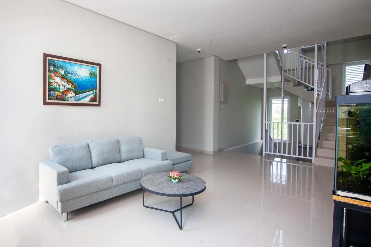 Oyo 2816 Privato Suite Kembaran Exterior foto